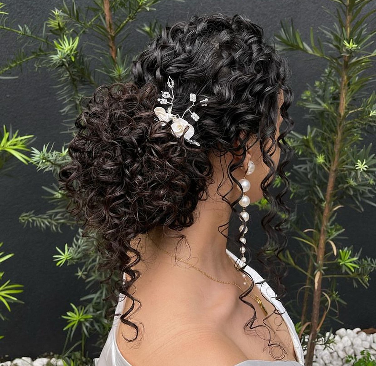Penteados para casamento em cabelos cacheados e crespos: 15 sugestões ...