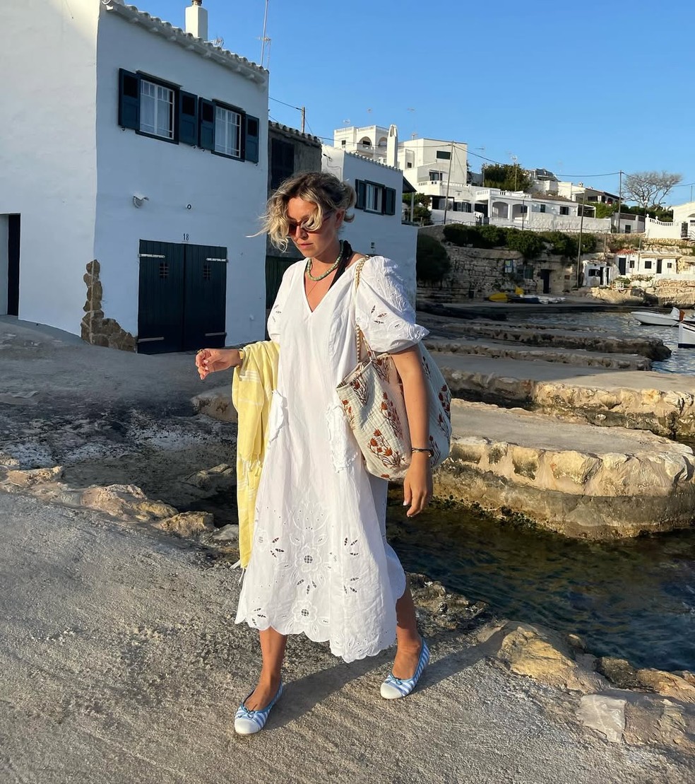 Vestido midi de linho — Foto: Reprodução/Instagram @elise.bak