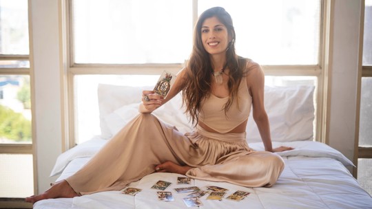 Ela largou o CLT após o retorno de saturno e hoje vive de tarô e astrologia