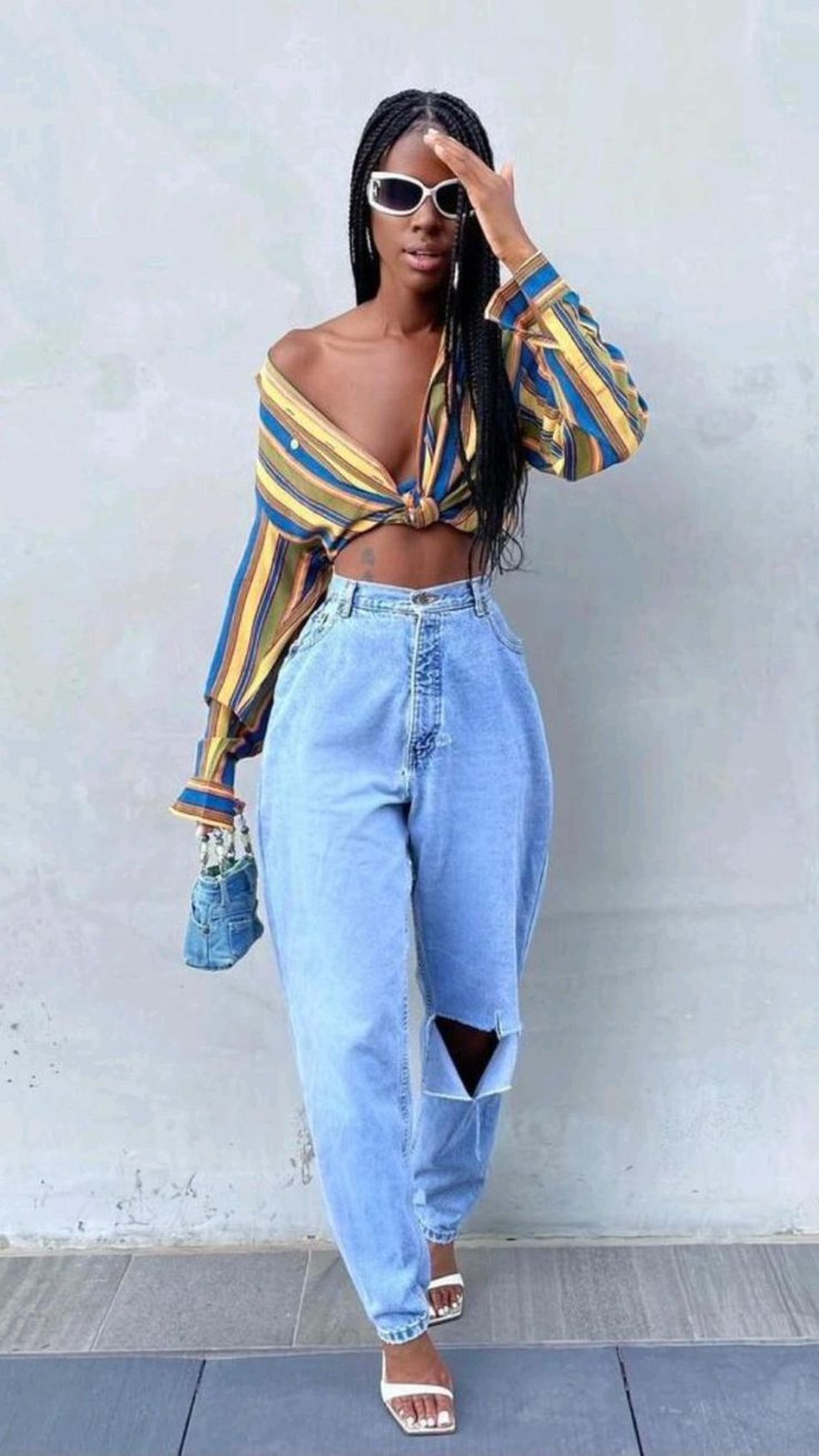 Use peças coloridas ao combinam com o look com calça mom e tenha ainda mais cor no visual. — Foto: Reprodução/Pinterest @sandraalispahic22