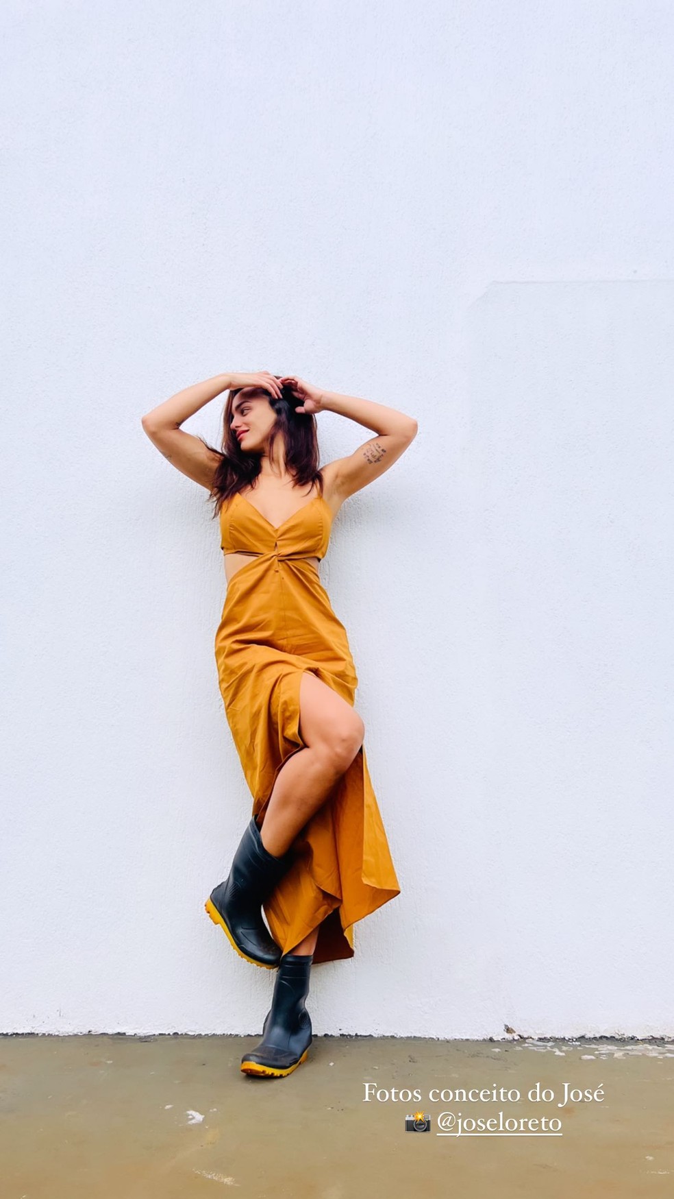 Rafa Kalimann posa com vestido e galocha para fotos de José Loreto — Foto: Reprodução/Instagram