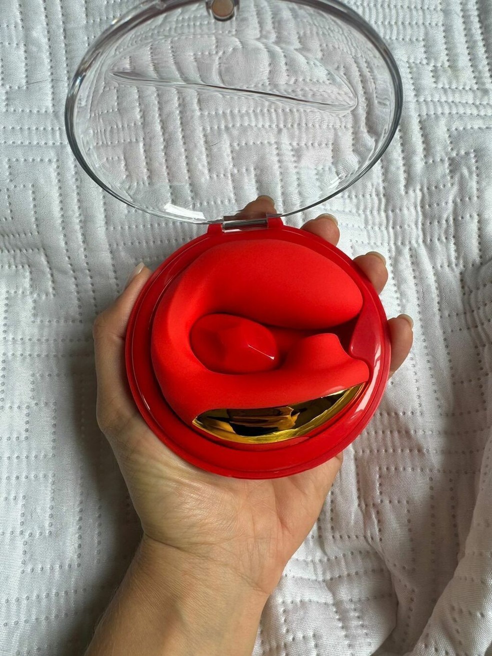 Vibrador e sugador de clitóris UAU, de Versões (R$ 490) — Foto: Divulgação