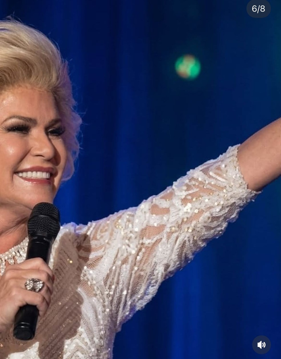 Renata Ceribelli abre álbum de fotos de abril e posa como Hebe Camargo — Foto: Reprodução/Instagram