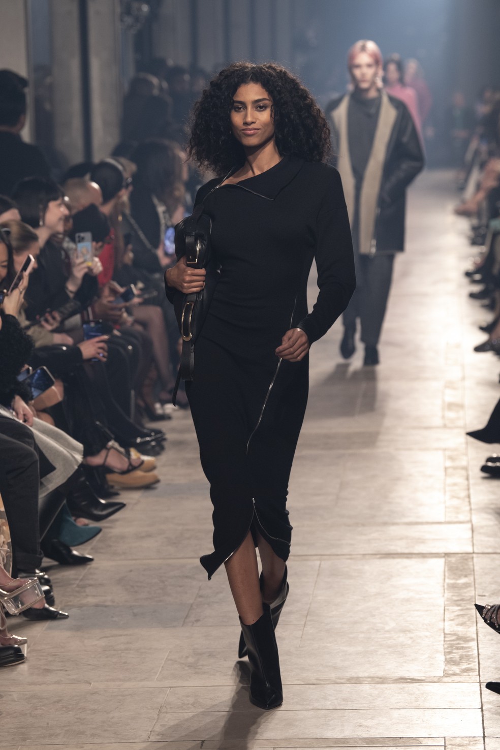 6 peças-chave de outono no desfile de Isabel Marant  — Foto: Getty