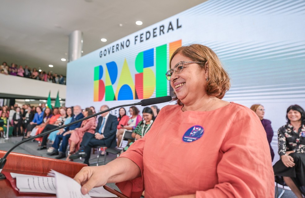 A ministra das Mulheres Cida Gonçalves anuncia novas ações para as mulheres no Palácio do Planalto — Foto: Divulgação/Governo Federal