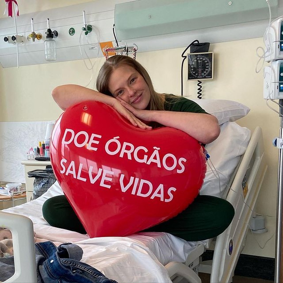 Carla Muller morou por nove meses no hospital até conseguir o transplante — Foto: Reprodução / Instagram