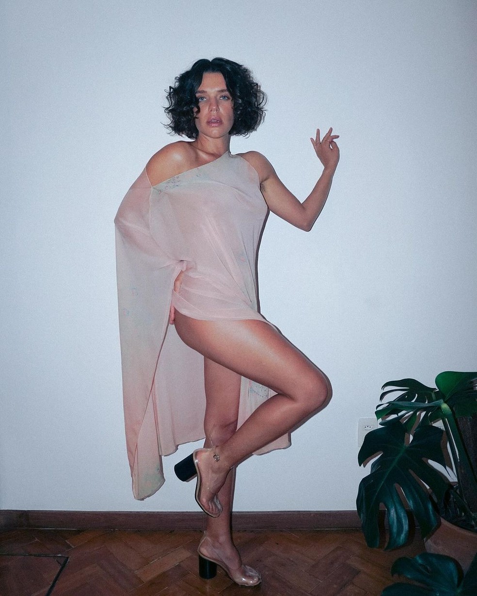 Bruna Linzmeyer mostra look para o Festival do Rio — Foto: Reprodução/ Instagram