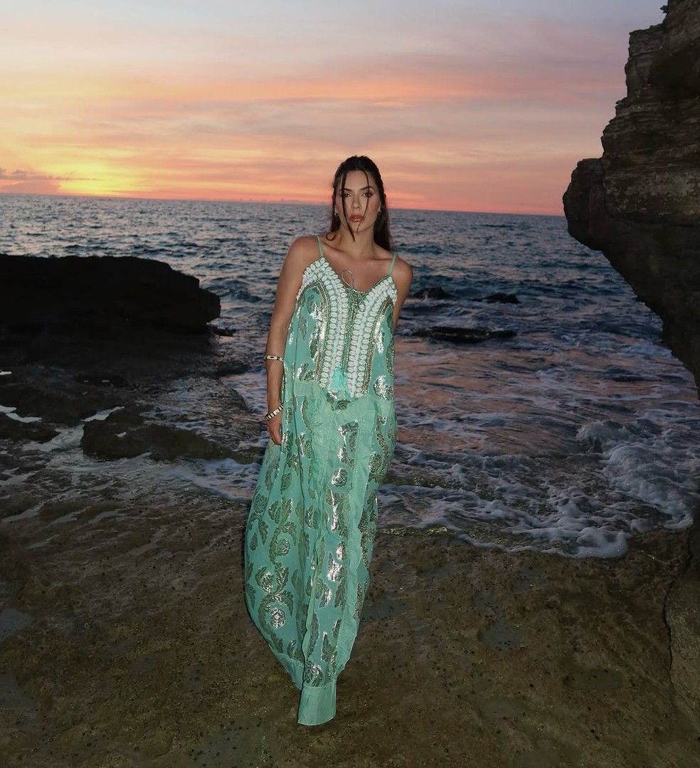 Jade Magalhães usa vestido com estampa e modelagem estilo boho — Foto: Reprodução/Instagram @ajademagalhaes