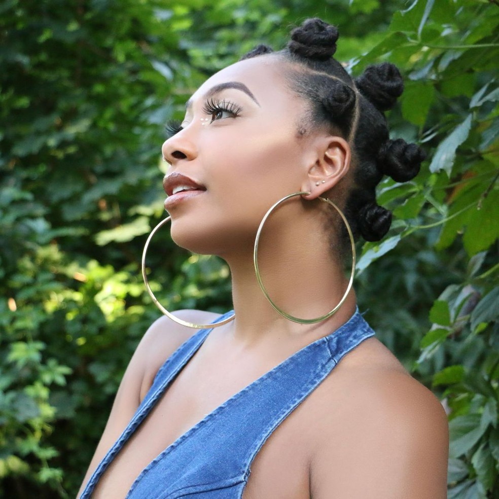 15 Penteados Fáceis De Fazer Sozinha Em Cabelos Cacheados