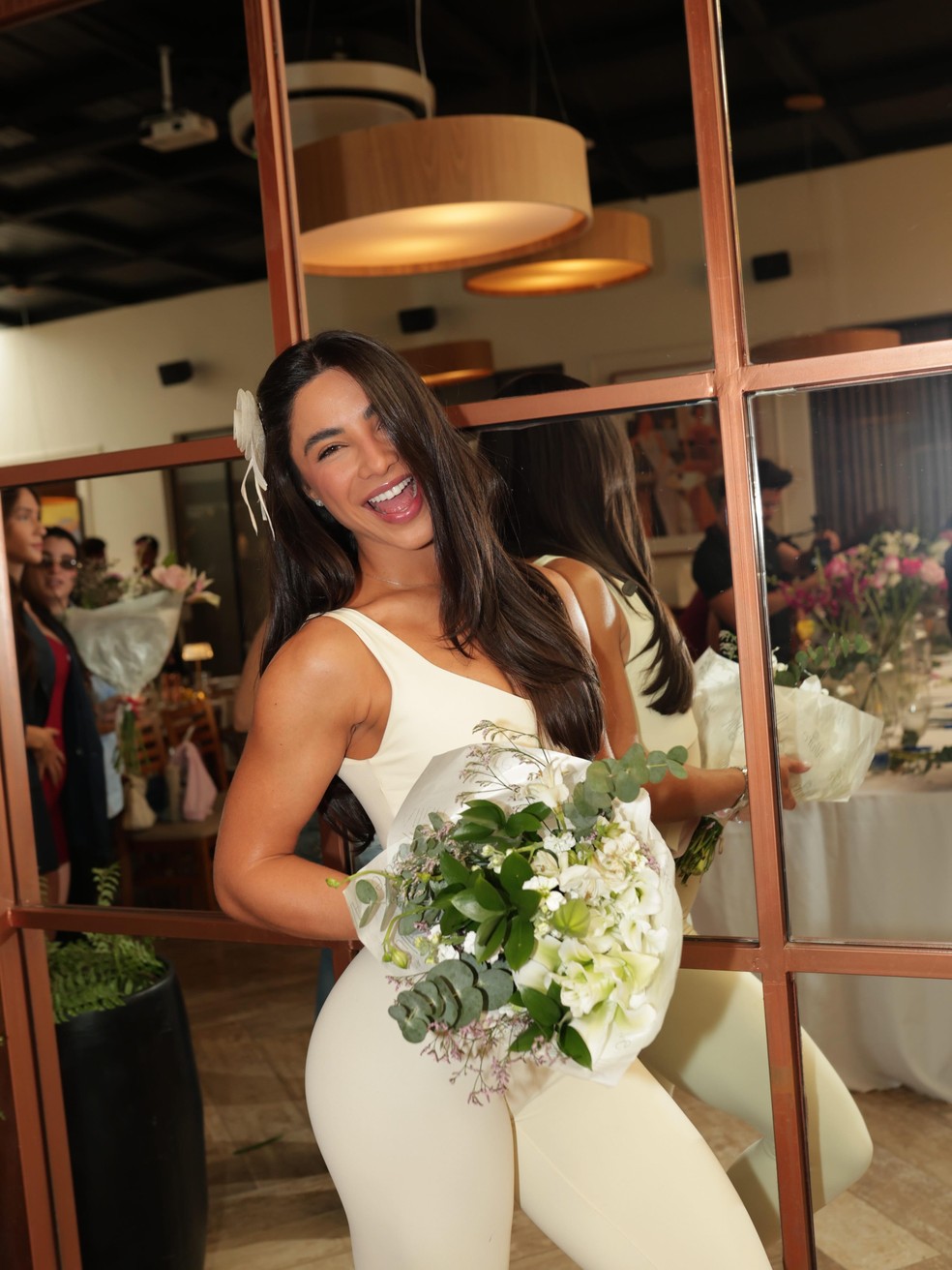 Gabriela Versiani mostra despedida de solteira com suas funcionárias antes de casamento com Murilo Huff — Foto: Reprodução/ Instagram