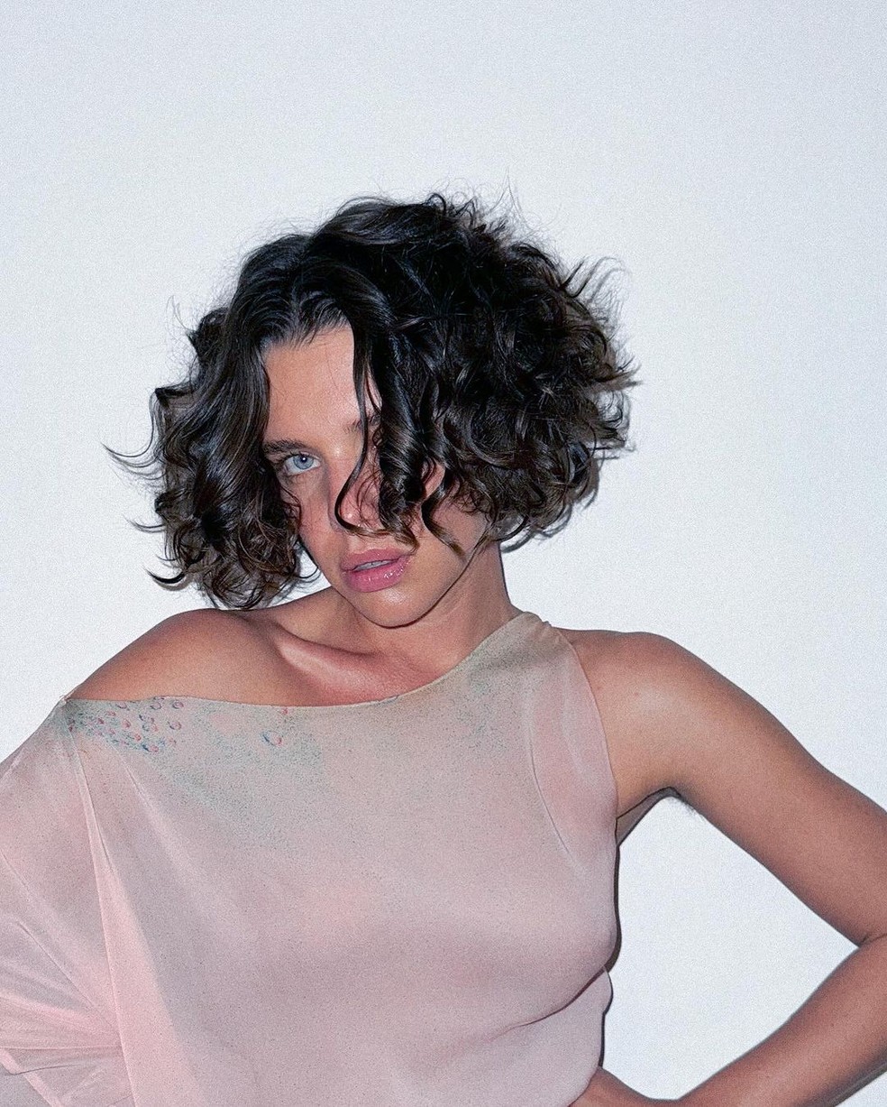 Bruna Linzmeyer mostra look para o Festival do Rio — Foto: Reprodução/ Instagram