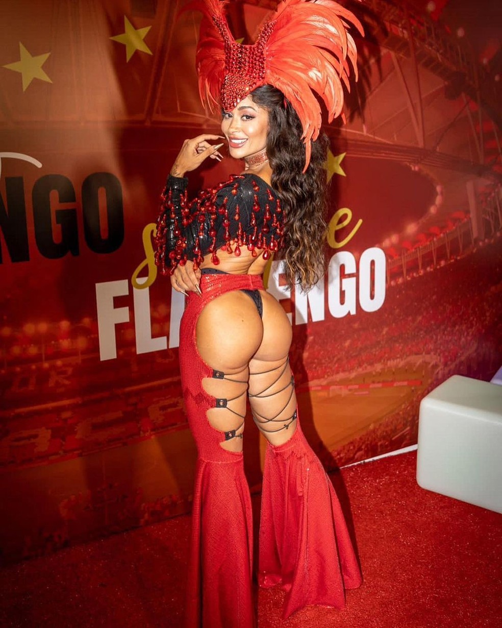 Aline Riscado usa figurino de bumbum à mostra durante o Carnaval — Foto: reprodução/Instagram