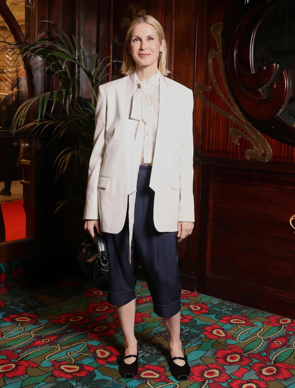 Queridinha de Kate Middleton, esta tendência dos anos 1980 está de volta — Foto: Reprodução/Instagram @kellyrutherford