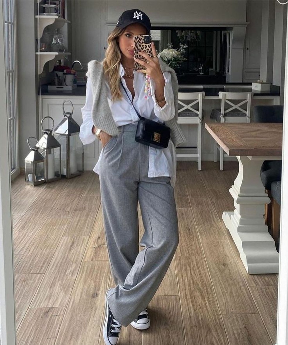Utilize acessórios com bolsas e bonés para tornar o look ainda mais divertido. — Foto: Reprodução/Pinterest @rafaeladliz