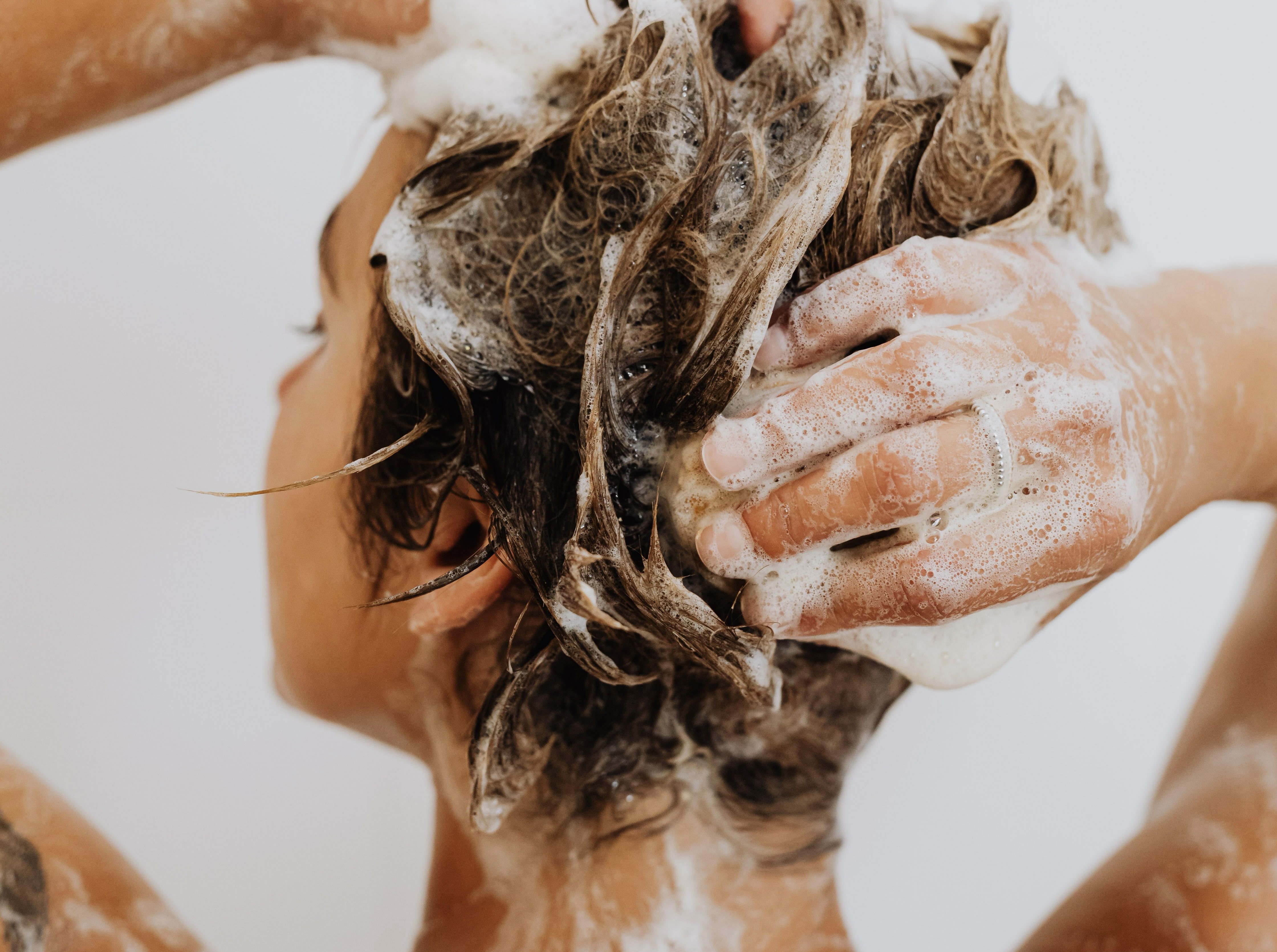 ‘Hair training’: é possível treinar o cabelo para ele ficar menos oleoso?