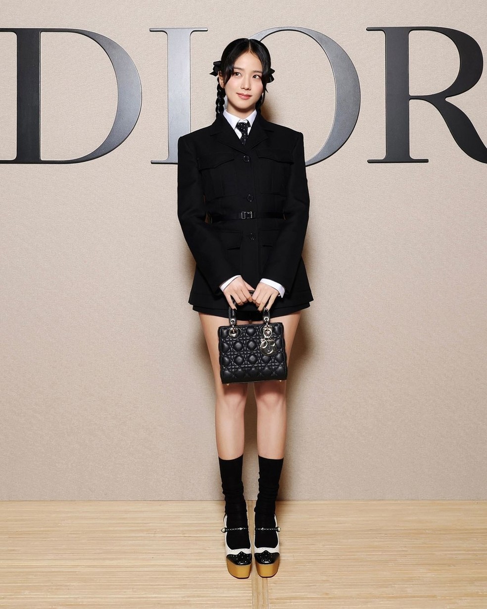 Jisso, cantora e atriz sul-coreana, no desfile de inverno 2025 da Dior -- Foto: Reprodução/Dior