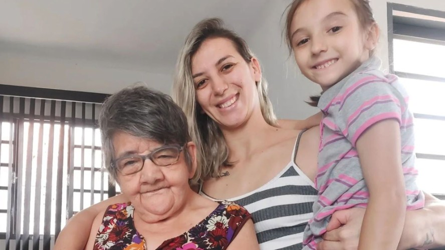 Cotinha, Glaucia e Emily, uma nova família