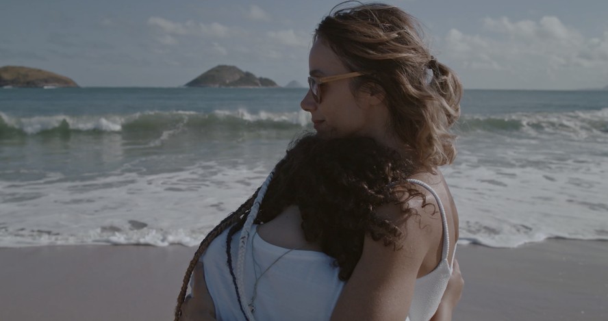 Depressão pós-parto é o tema do documentário 'Eu Deveria Estar Feliz' dirigido por Claudia Priscilla