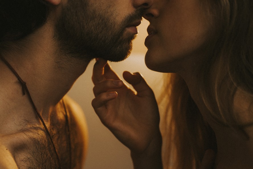 Conheça o gouinage, que explora o sexo sem penetração
