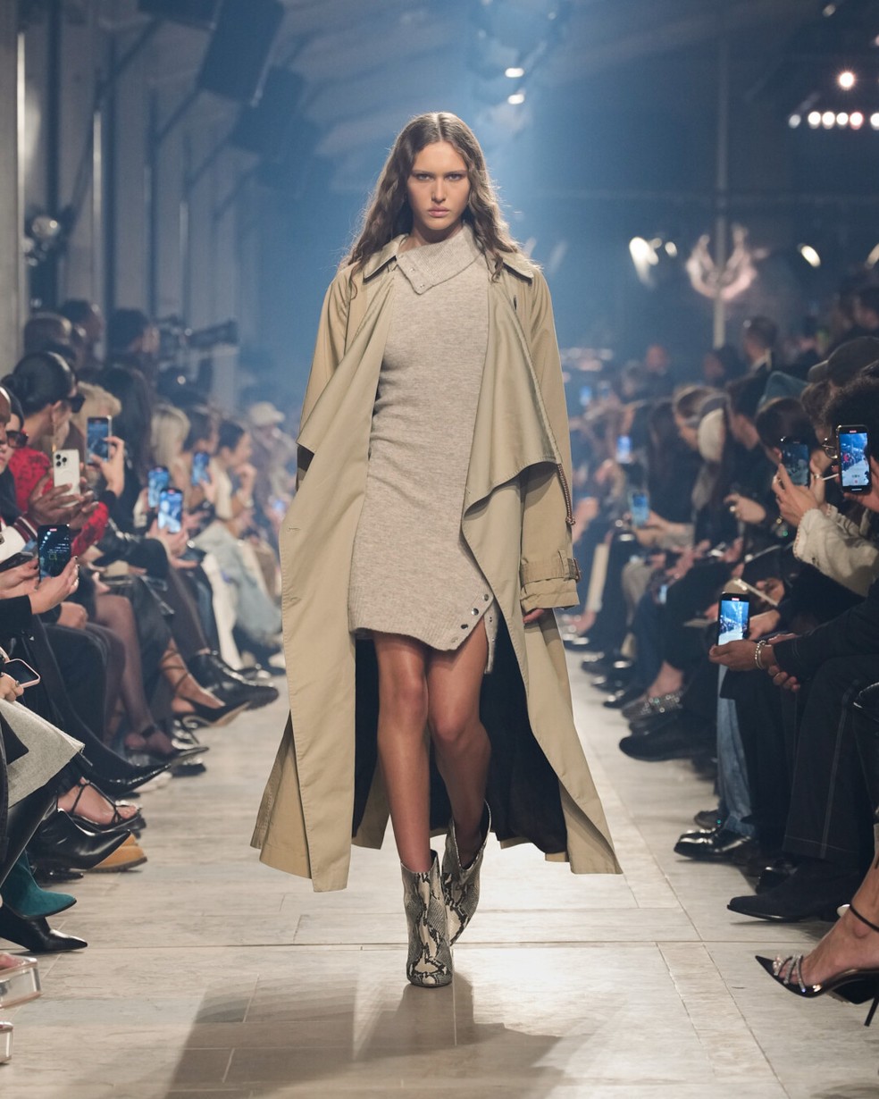 Parka: soltinha, displicente, neutra, superchique — Foto: Isabel Marant