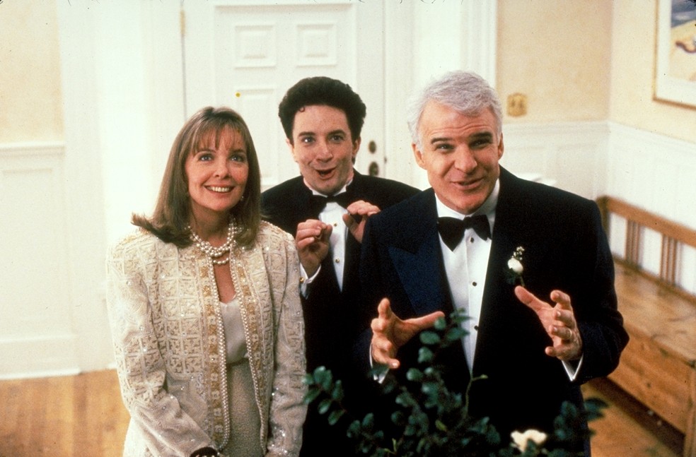 Diane Keaton ao lado de Steve Martin e Martin Short em um dos filmes de 'O Pai da Noiva' (1991 - 1995) — Foto: Divulgação