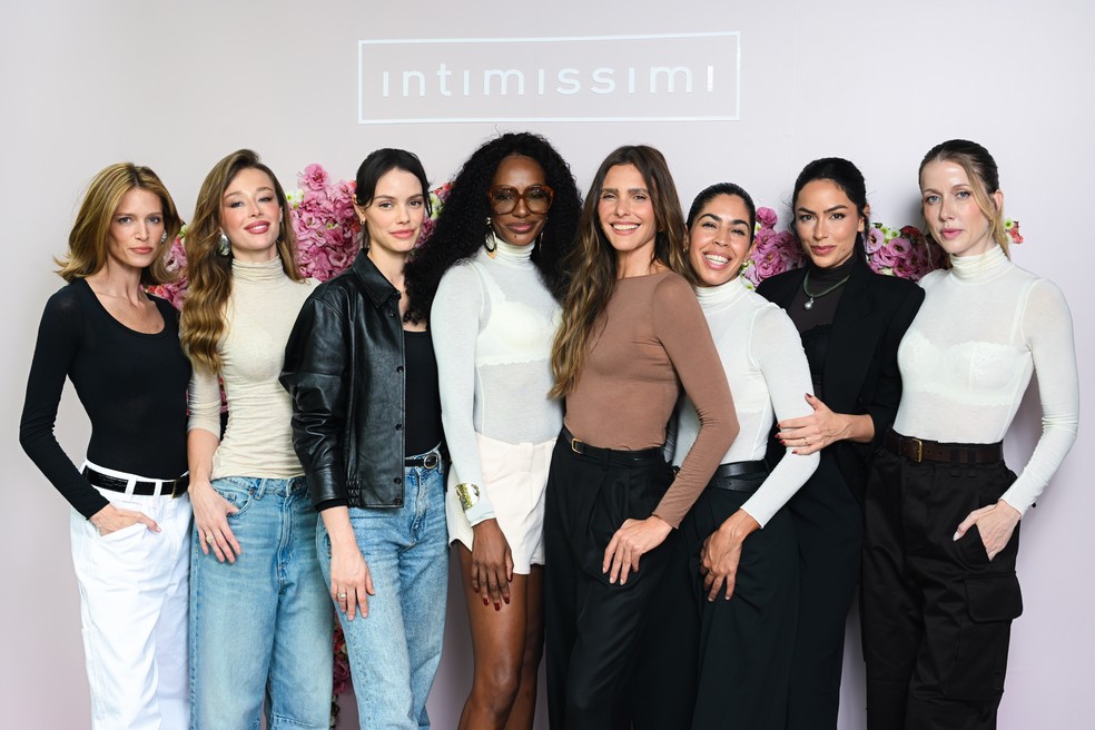 O squad da Intimissimi reunido para o lançamento da campanha de Dia das Mães — Foto: Divulgação