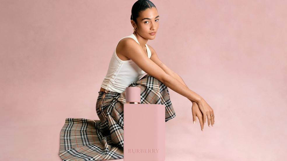 Exclusivo: Burberry Her Parfum chega ao Brasil com notas luxuosas