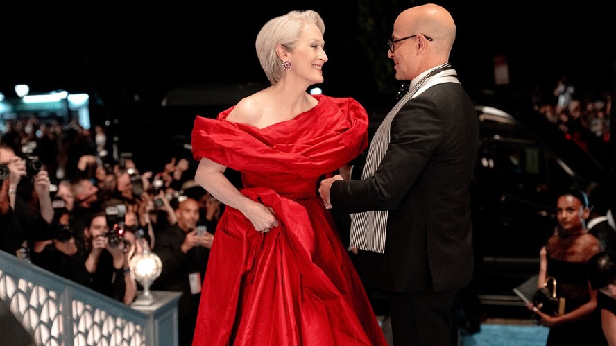 Como 10 tendências que moldaram o figurino de 'O Diabo Veste Prada' aparecem no segundo filme