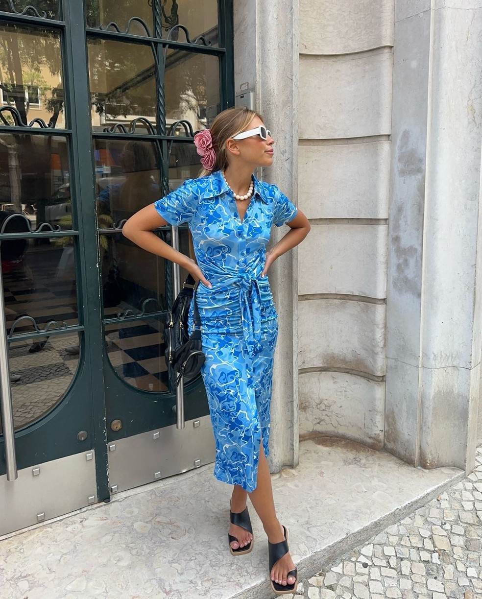 Vestido midi com gola polo — Foto: Reprodução/Instagram @ritamontezuma