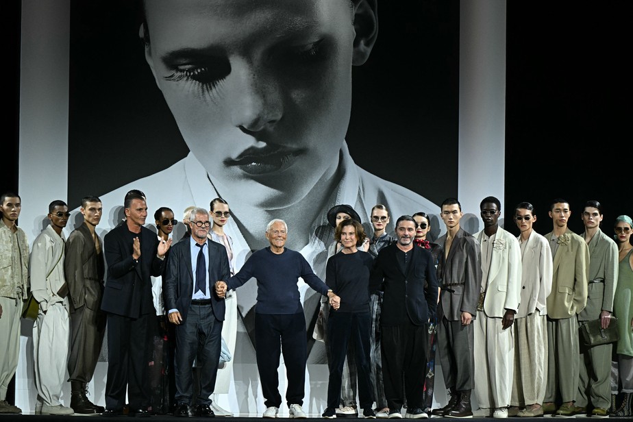 Aos 90 anos, Giorgio Armani apresenta coleção vigorosa, com mais