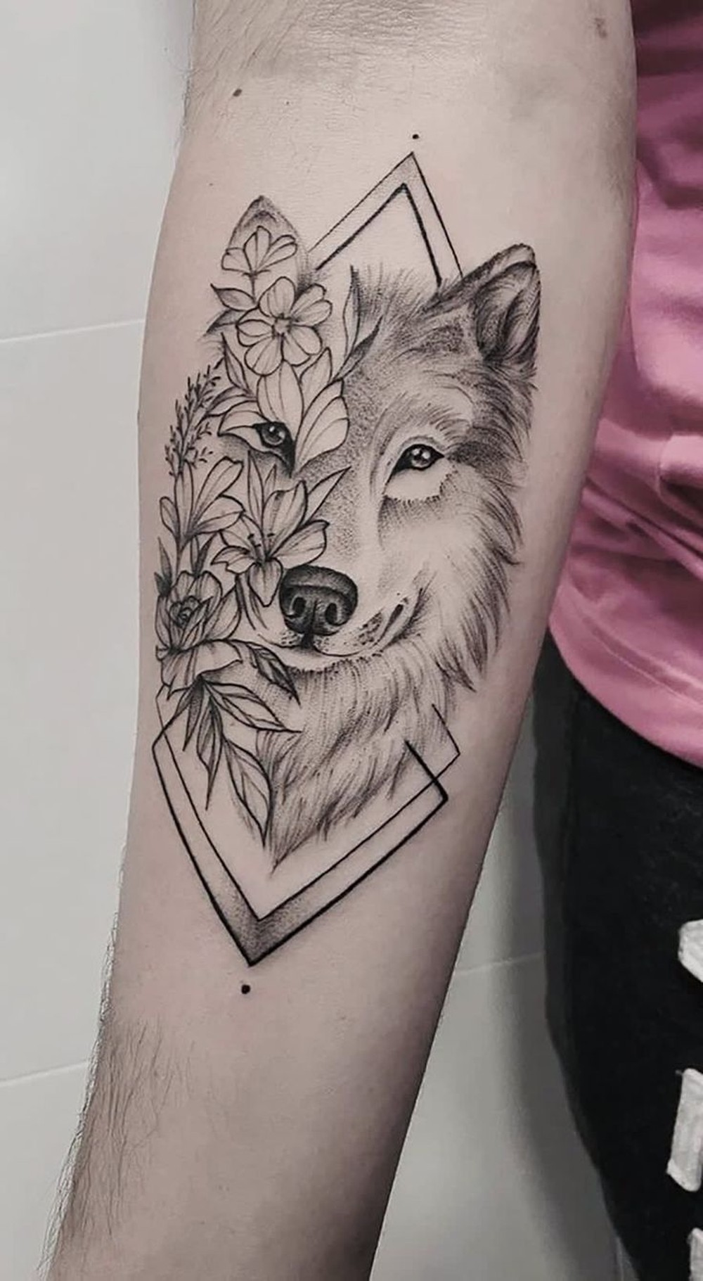 Tatuagem de lobo feminina: as inspirações mais perfeitas para você ...