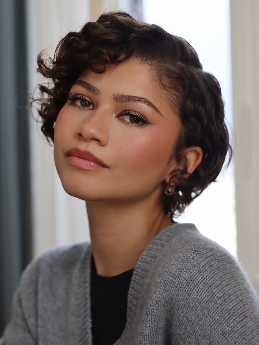 O corte híbrido de Zendaya — Foto: Reprodução Instagram @nikki_makeup