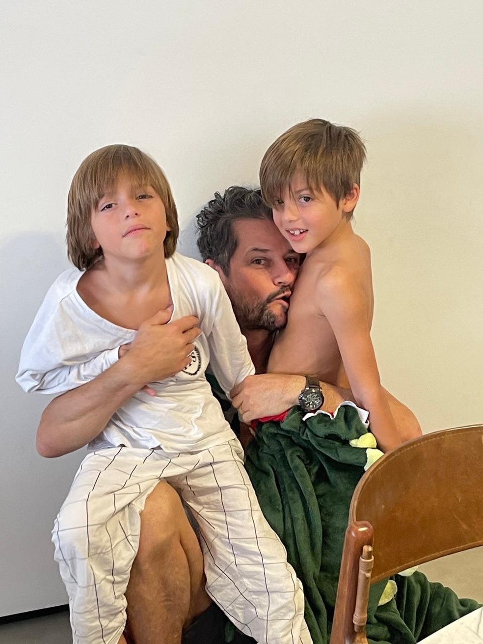Gêmeos de Roberta Fernandes e Marcelo Serrado comemoram aniversário — Foto: Reprodução/Instagram