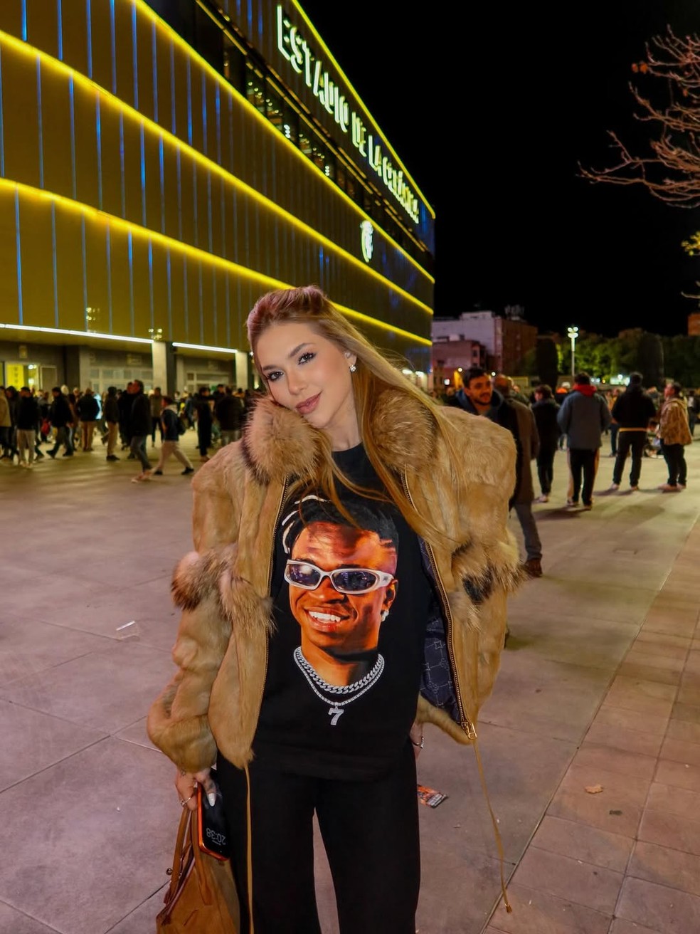 Virgínia escolhe camiseta com rosto de Vini Jr. para acompanhar partida do Real Madri. — Foto: Reprodução/Instagram