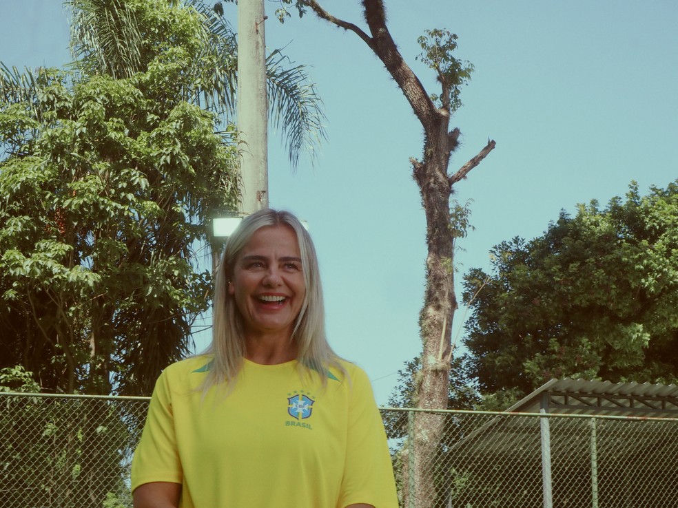 Milene Domingues lembra mudança ao Brasil ao lado do filho, Ronald ...