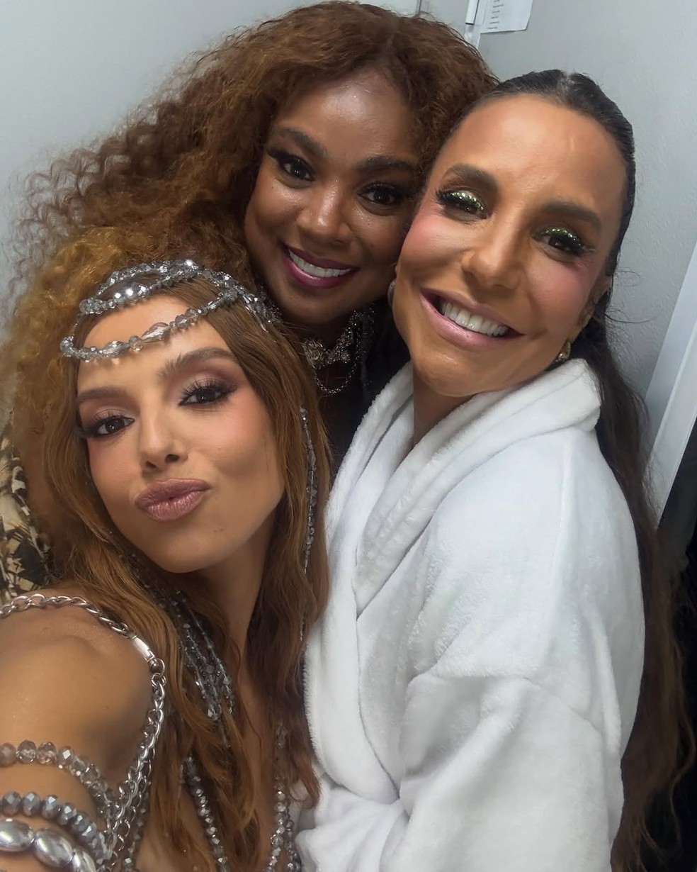 Giovanna Lancellotti e Cris Vianna 'tietaram' Ivete Sangalo no camarim — Foto: Reprodução/Instagram