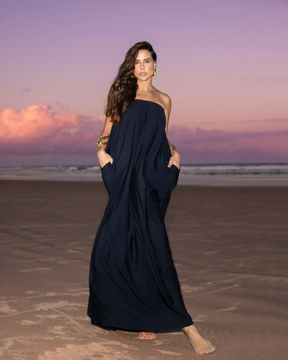 Deborah Secco posa de biquíni em ensaio inédito — Foto: Reprodução/Instagram