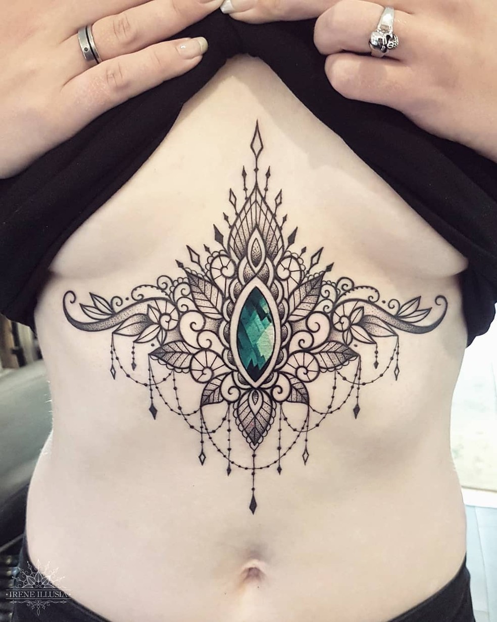 Tatuagem na barriga feminina: inspirações que vão transformar sua silhueta