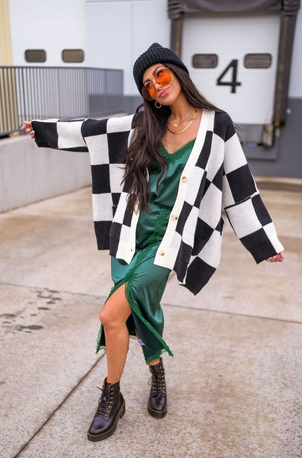 Invista em vestidos e peças de cetim para dar um brilho especial para o seu look! — Foto: Reprodução/Pinterest