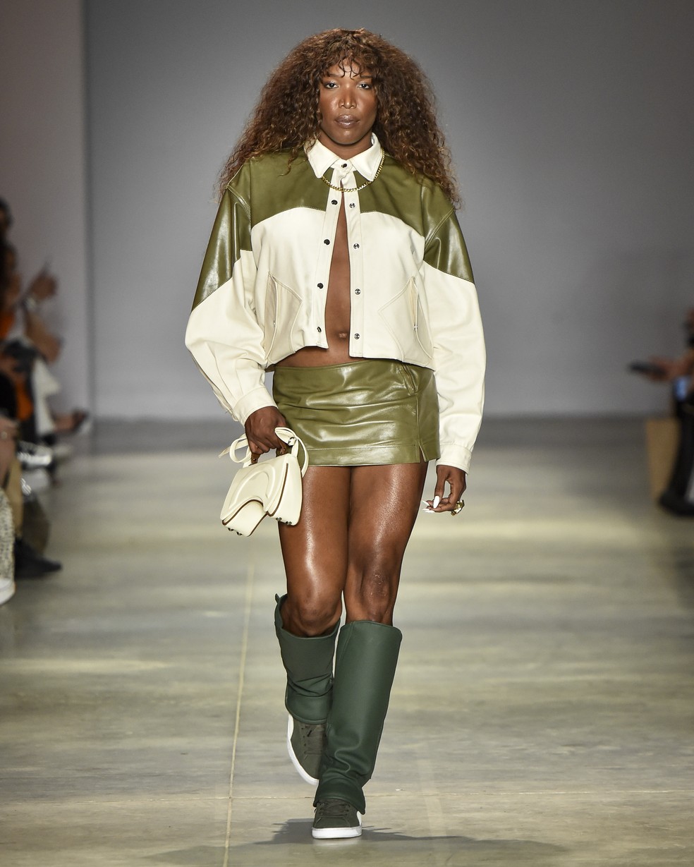 Polainas de couro da Dendezeiro no SPFW N58 — Foto: Marcelo Soubhia/ @agfotosite