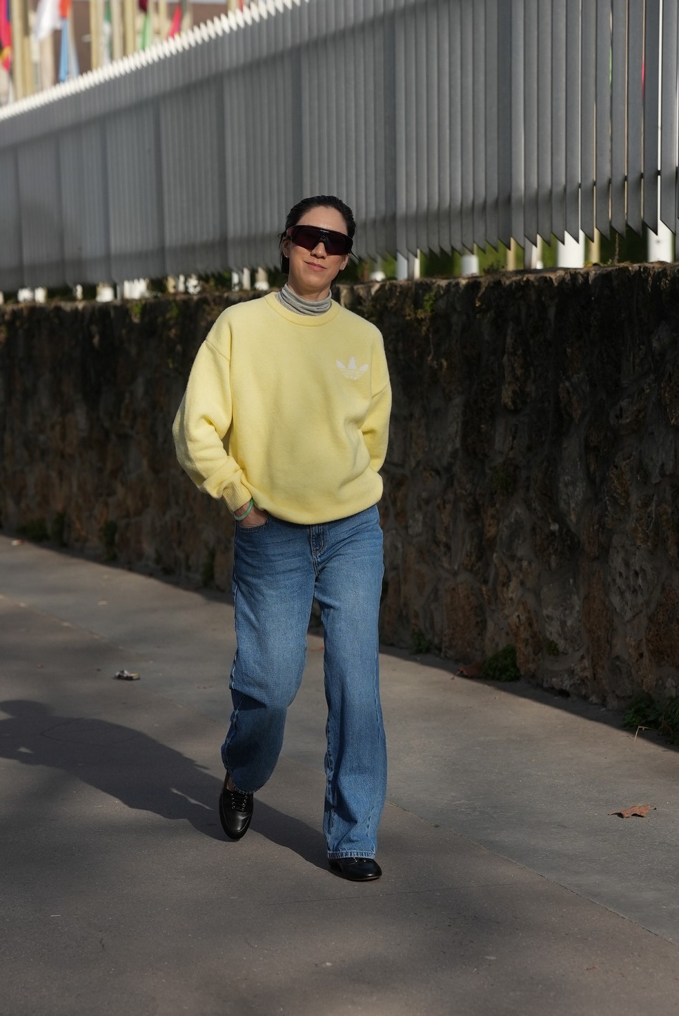 Por que o moletom oversized queridinho de Princesa Diana continua tão atual? — Foto: Getty Images