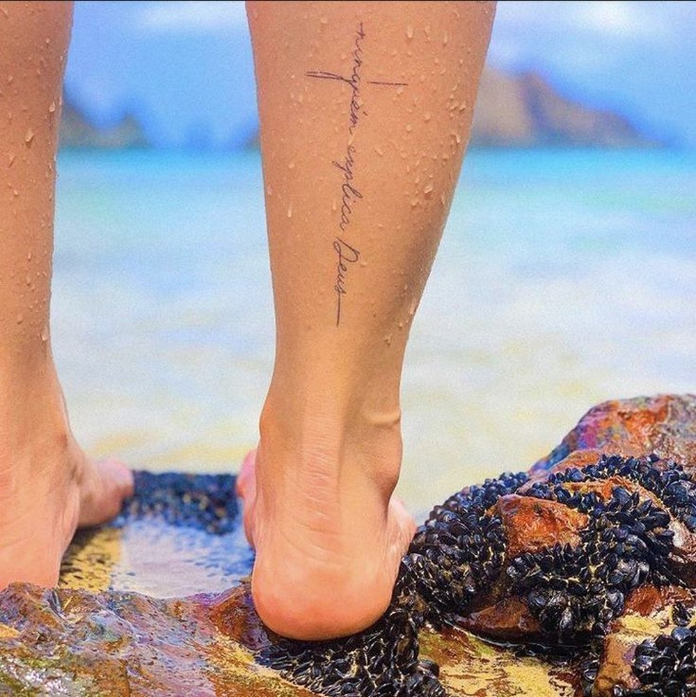 Tatuagem na panturrilha feminina: inspiração para a sua próxima arte