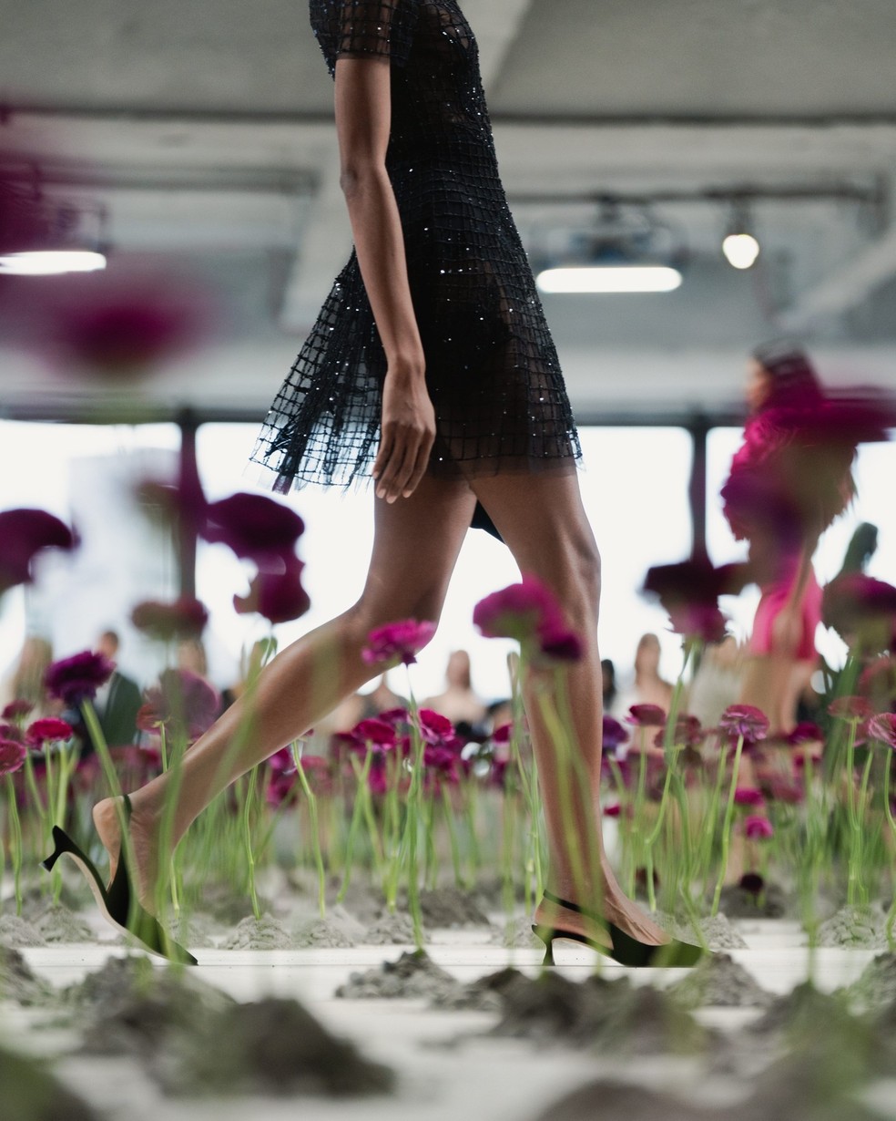 Carolina Herrera: laços e flores na Semana de Moda de Nova York — Foto: Reprodução/Instagram