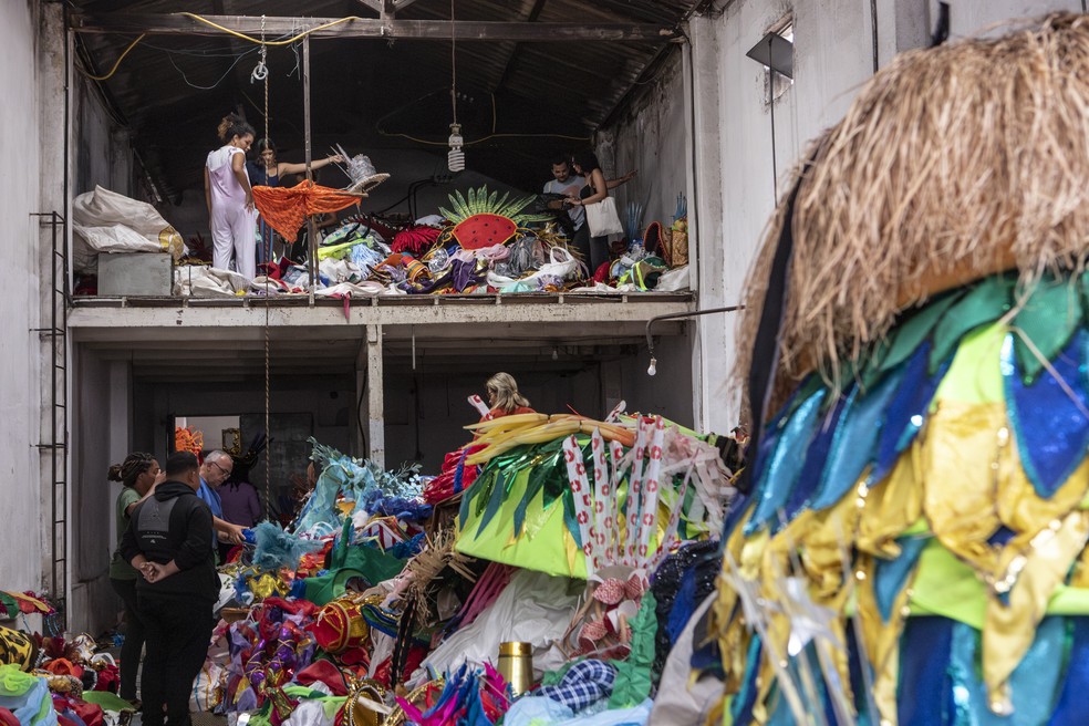Material descartado na Sapucaí se transforma através do Sustenta Carnaval — Foto: Karen Eppinghaus