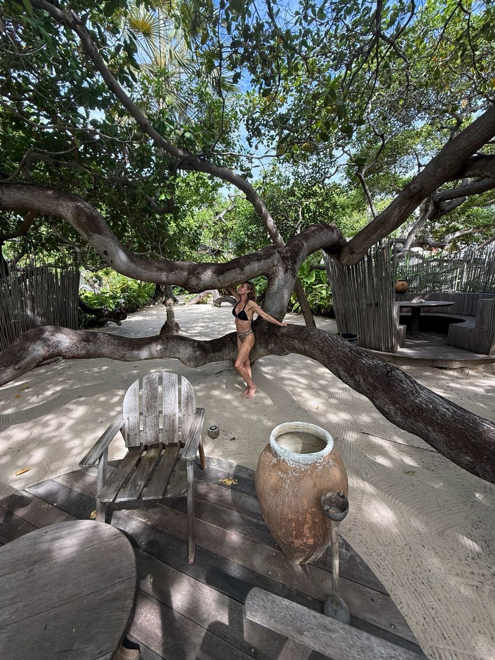 Paula Burlamaqui posa de biquíni em foto sem filtros ou edições: 'Gratidão imensa' — Foto: Reprodução/ Instagram