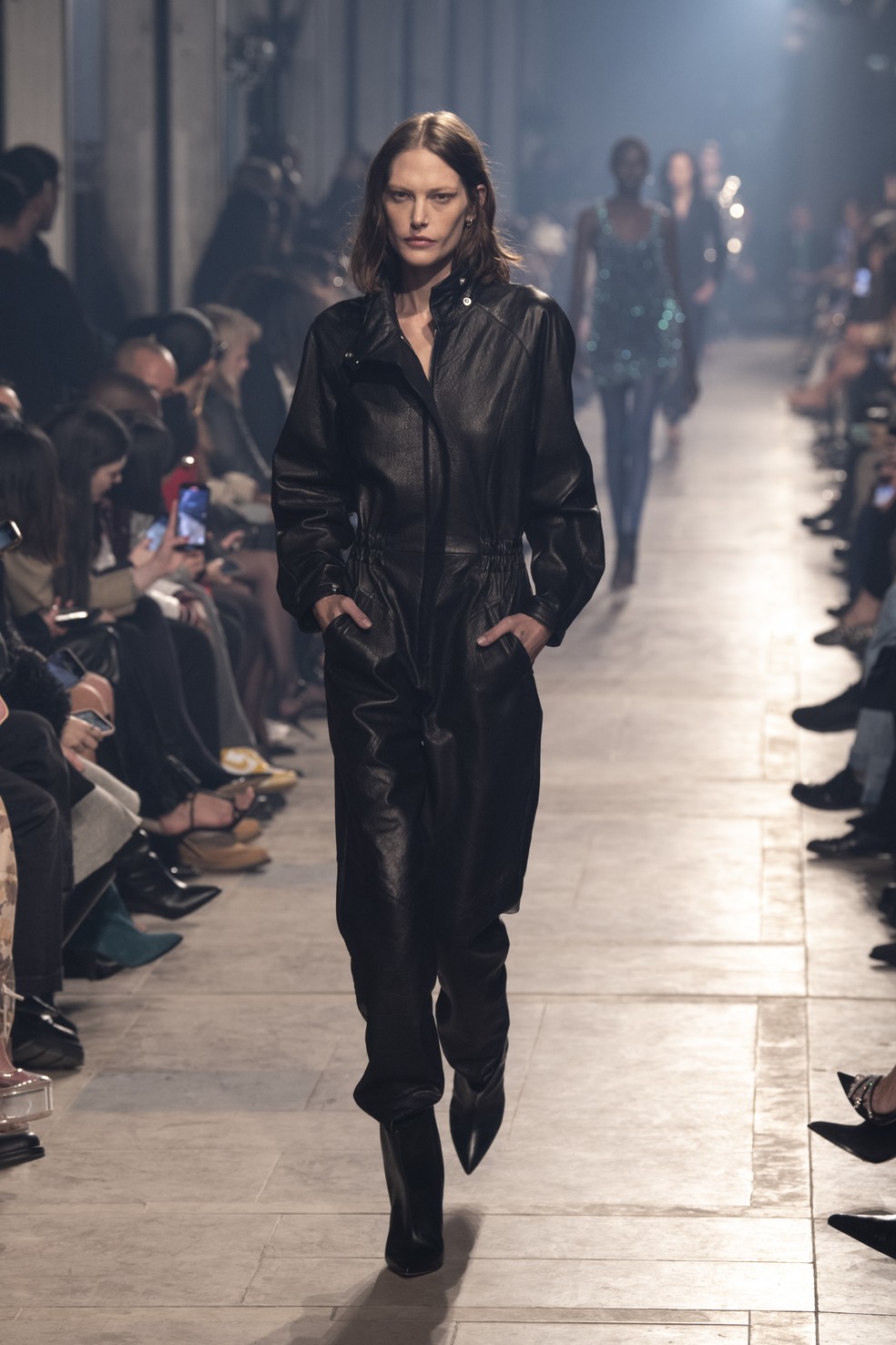 6 peças-chave de outono no desfile de Isabel Marant  — Foto: Getty