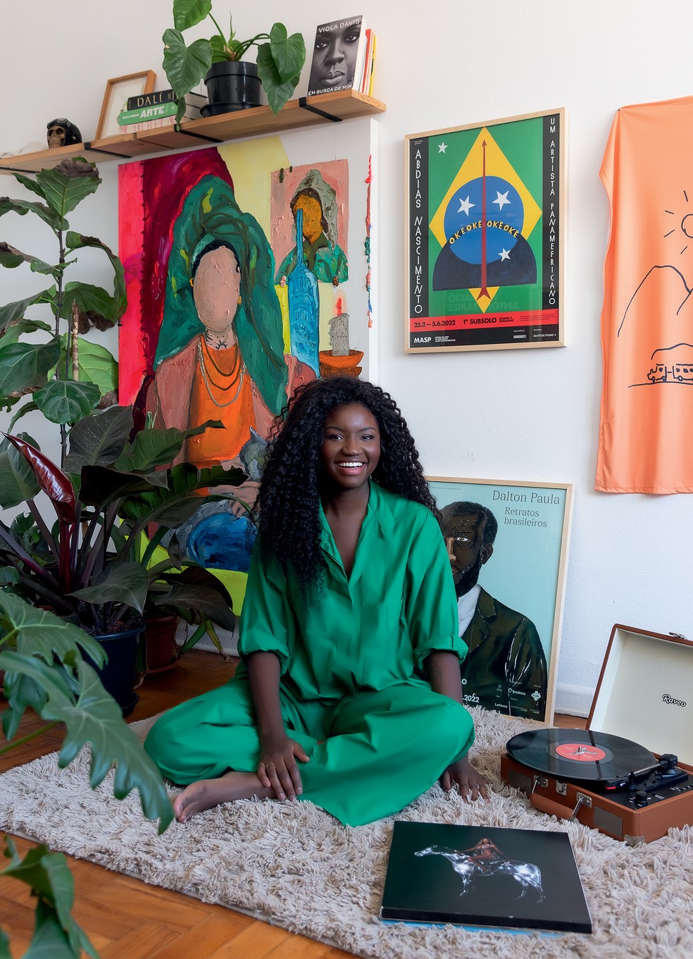 Kenya Sade mostra detalhes de suas obras favoritas em apartamento em SP — Foto: Wesley Diego Emes