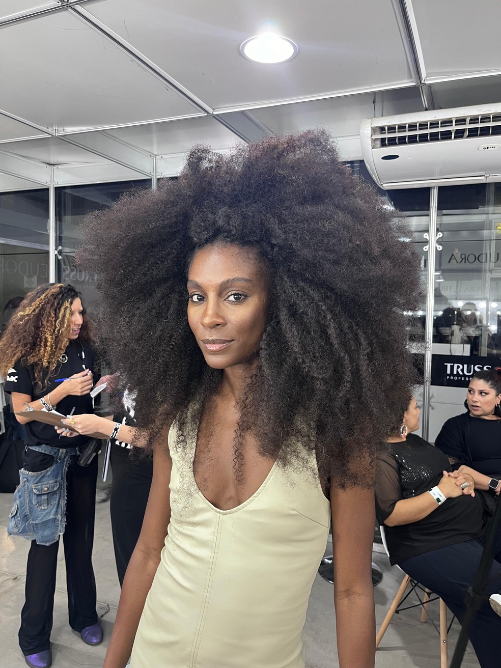 No SPFW, Jeniffer Dias exalta tendência favorita para próximo verão: 'Apaixonada' — Foto: Nathália Geraldo