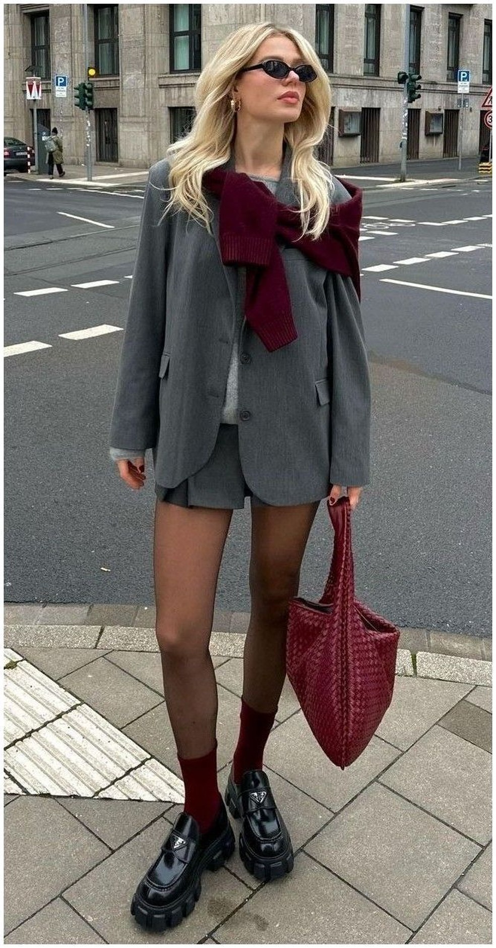 Combine a sua bota com meias coloridas e com diferentes estampas para dar um ar ainda mais divertido ao look. — Foto: Reprodução/Pinterest @witxus