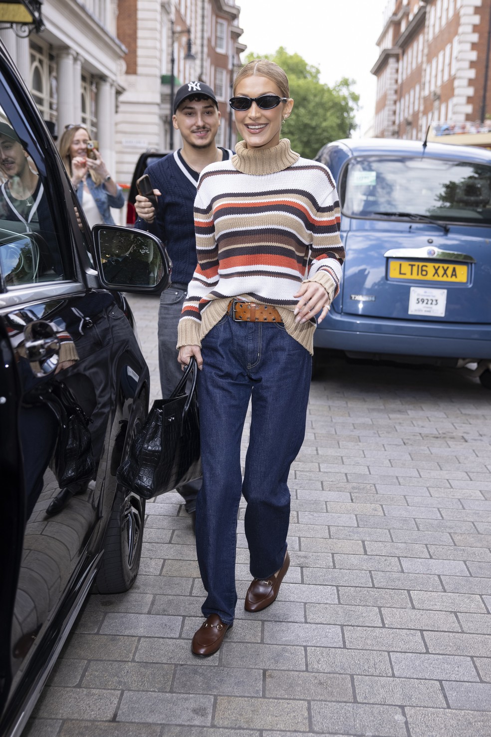 Este é o sapato atemporal que não sai dos pés de Bella Hadid — Foto: Getty Images